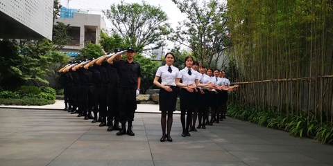 保利物業(yè)服務(wù)股份 引領(lǐng)品質(zhì)生活，鑄就物業(yè)管理新標(biāo)桿